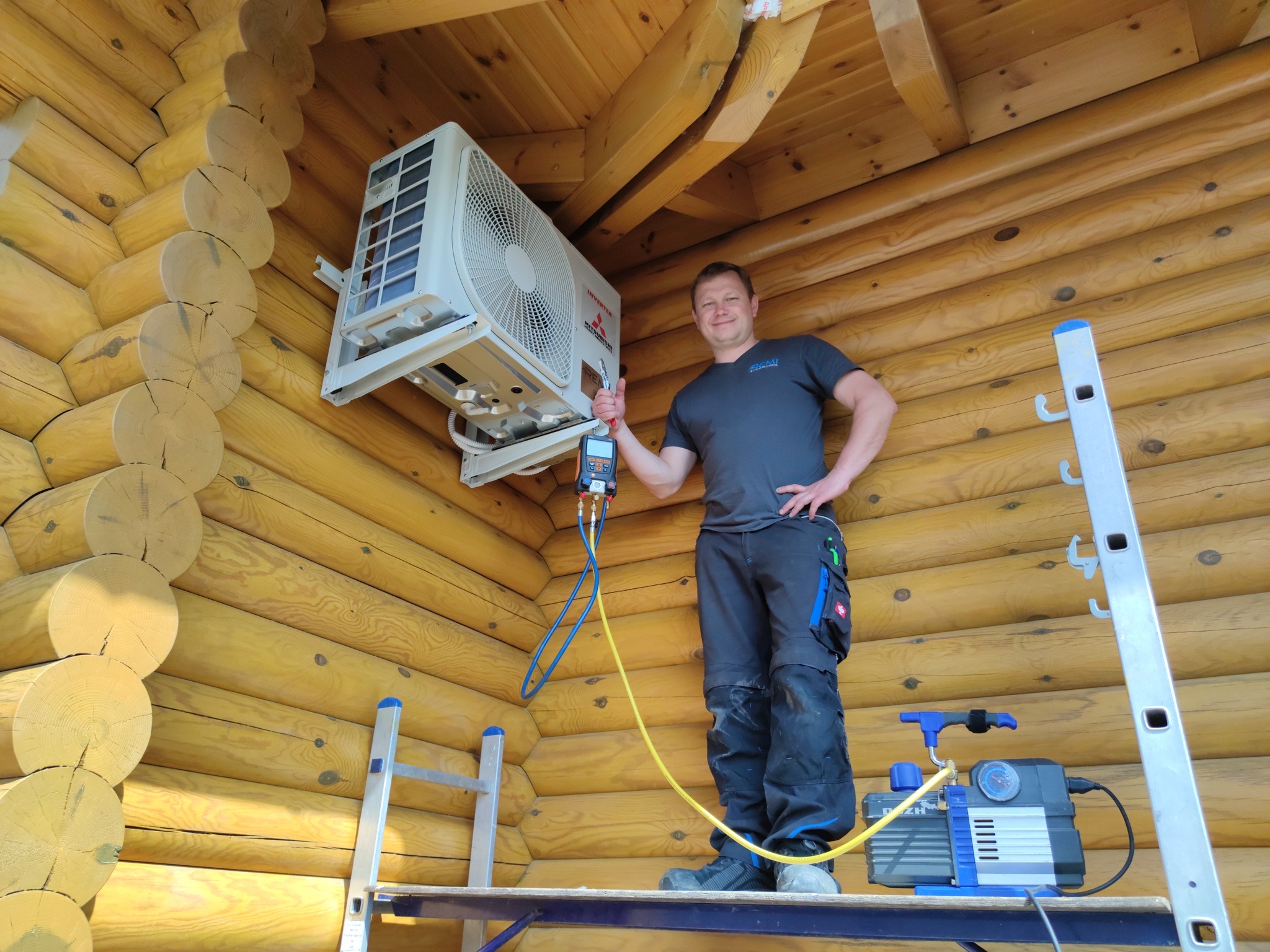 Hier zu sehen sind mehrere Dimplex Wärmepumpen. 4 Stück an der Zahl. Es sind 4 verschiedene Modell.